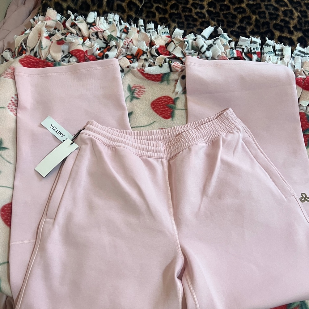 Aritzia Light Pink Sweatpants